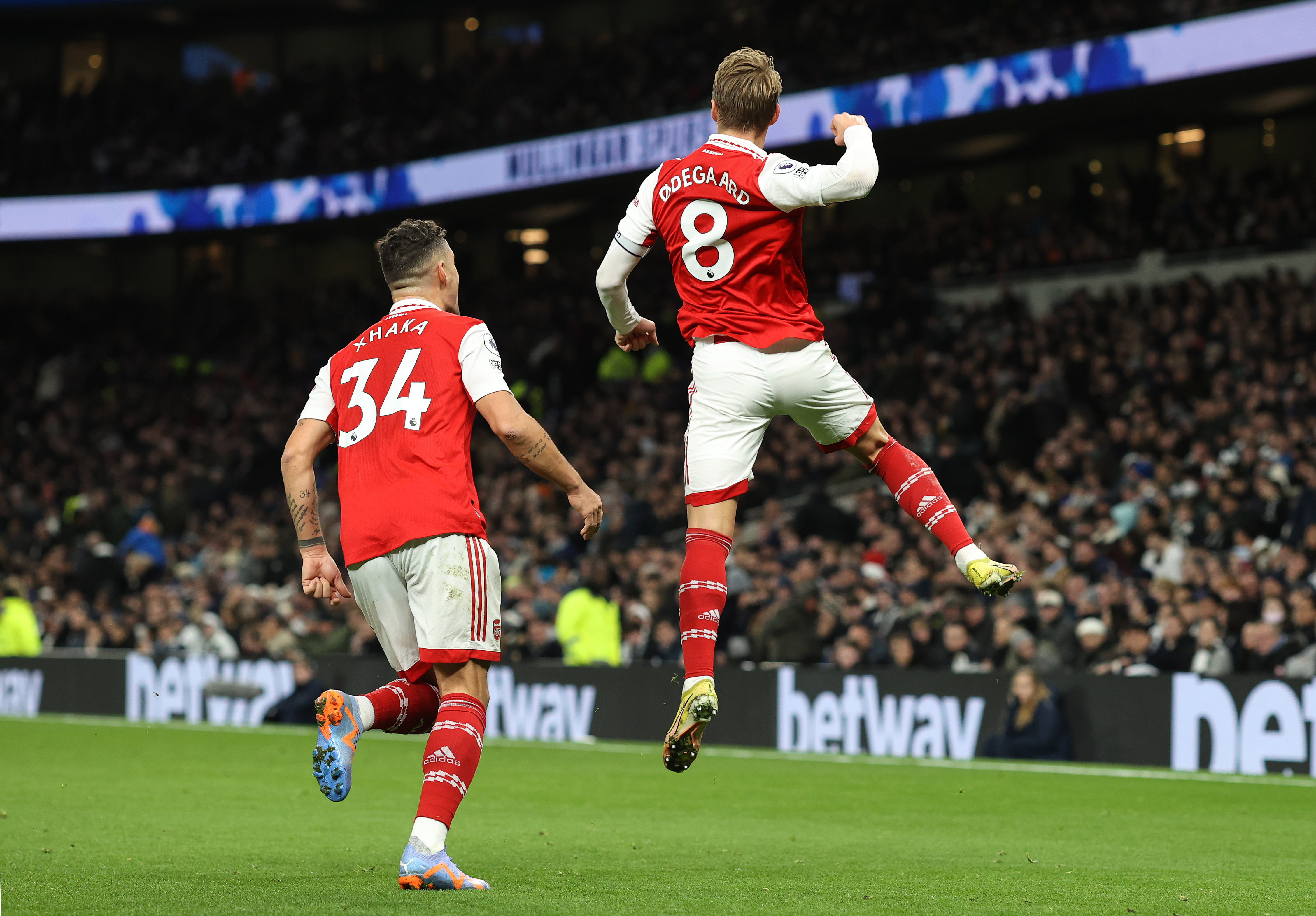 Martin Odegaard declares his love for the Arsenal and it's very much reciprocated.