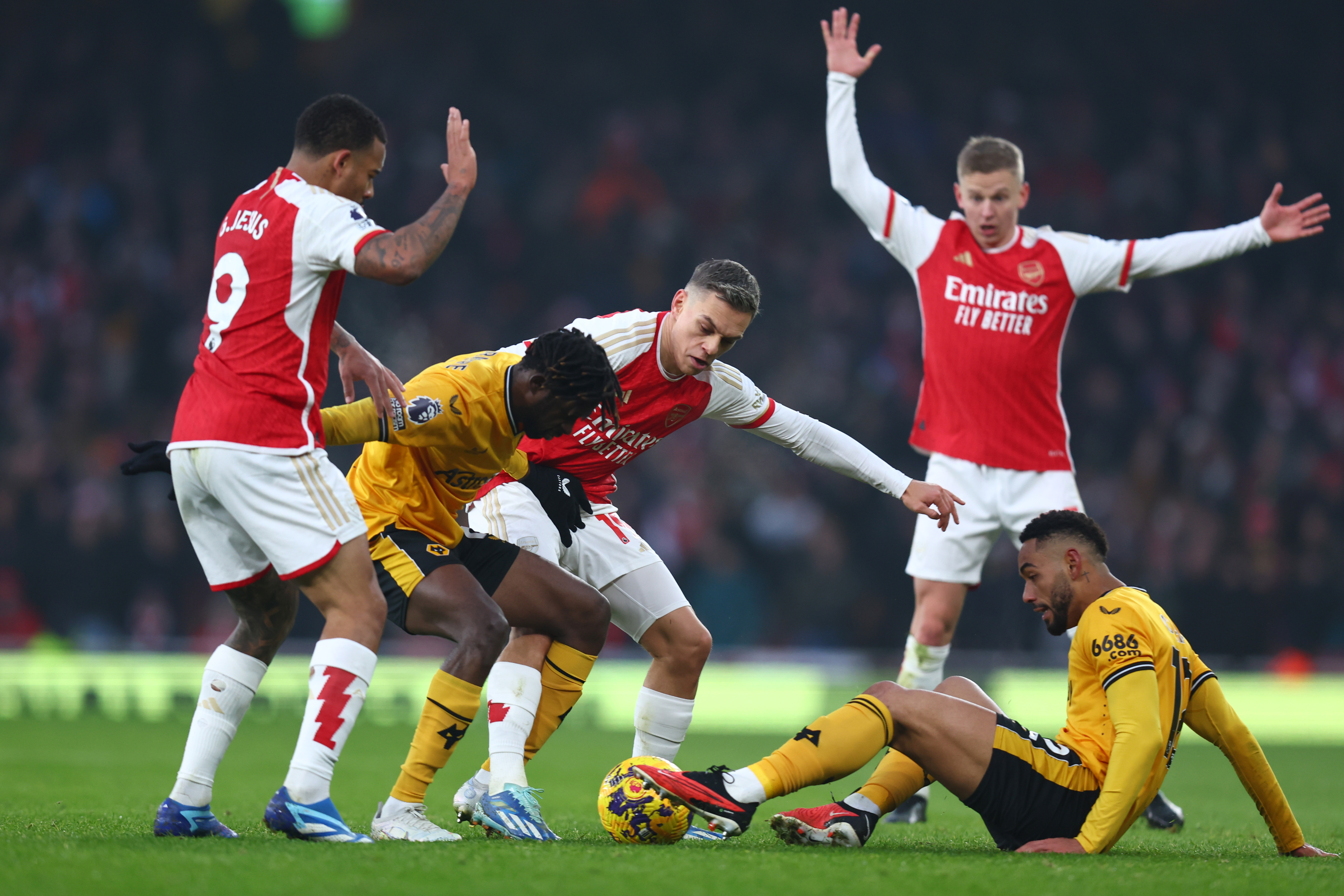 Arsenal 2-1 Wolves: Gunners move four points clear at top of Premier League 