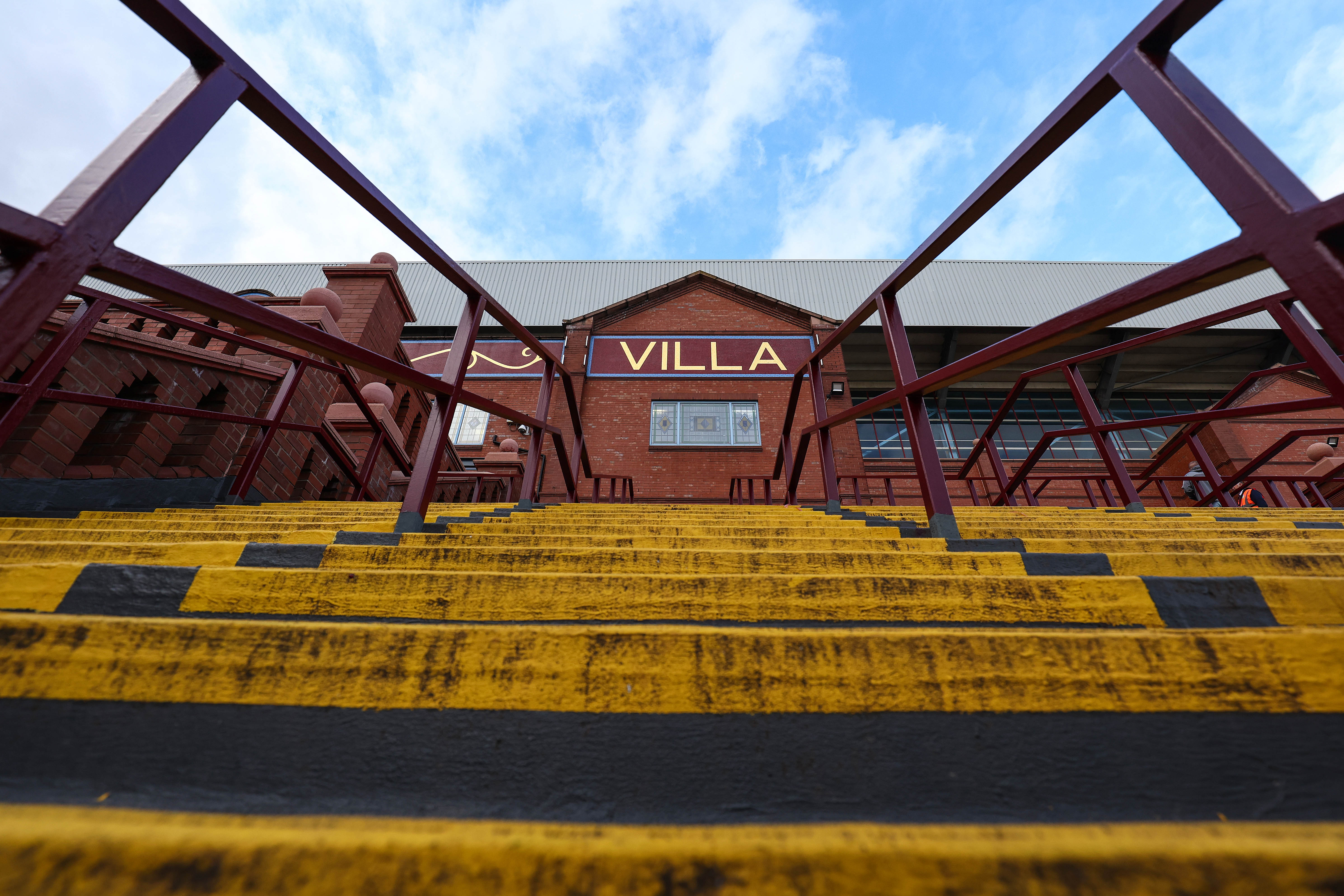 Arsenal Women's trip to Aston Villa delayed by 45 minutes