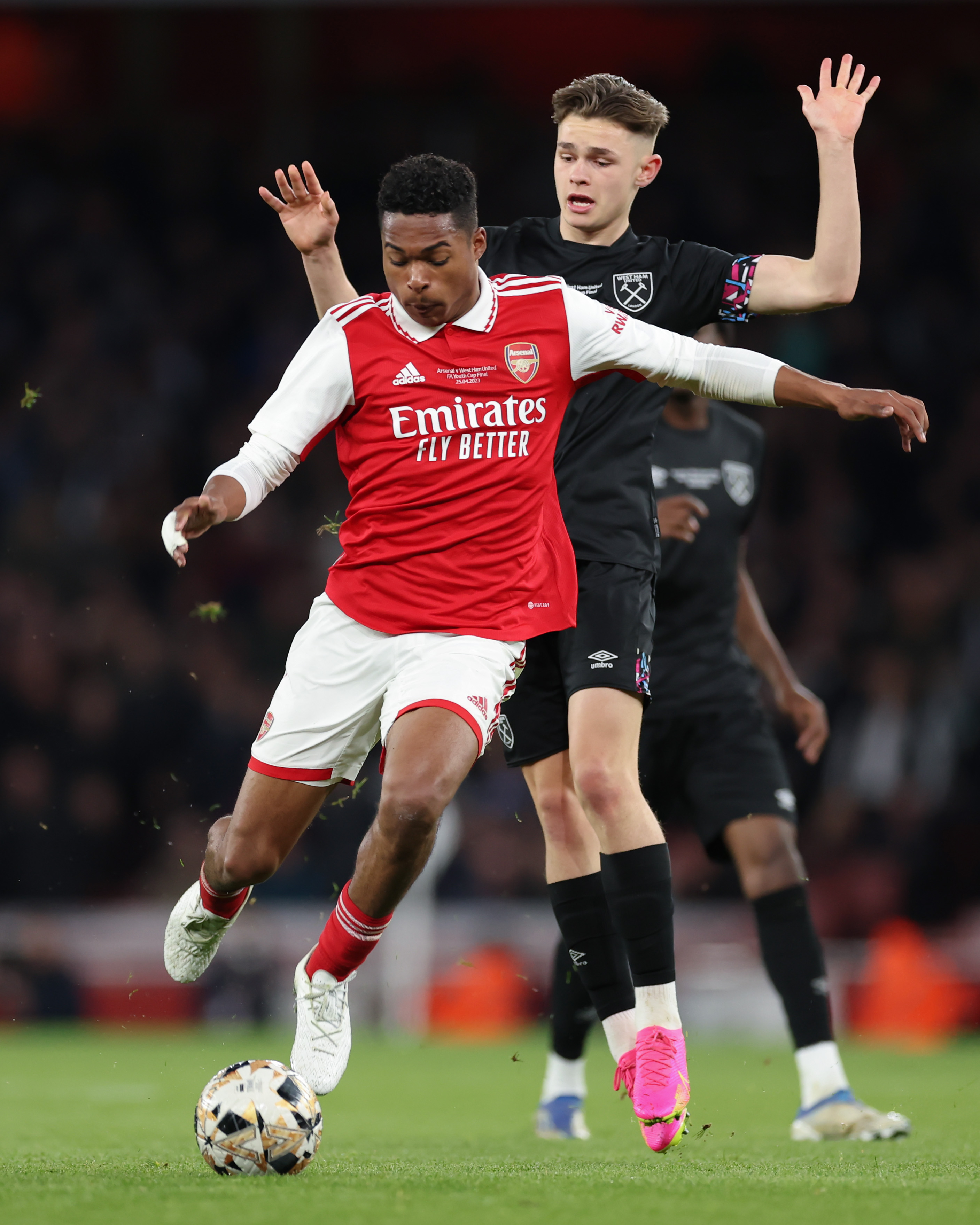 Arsenal set to lose Fortnite-playing defender as Premier League rivals Chelsea loom