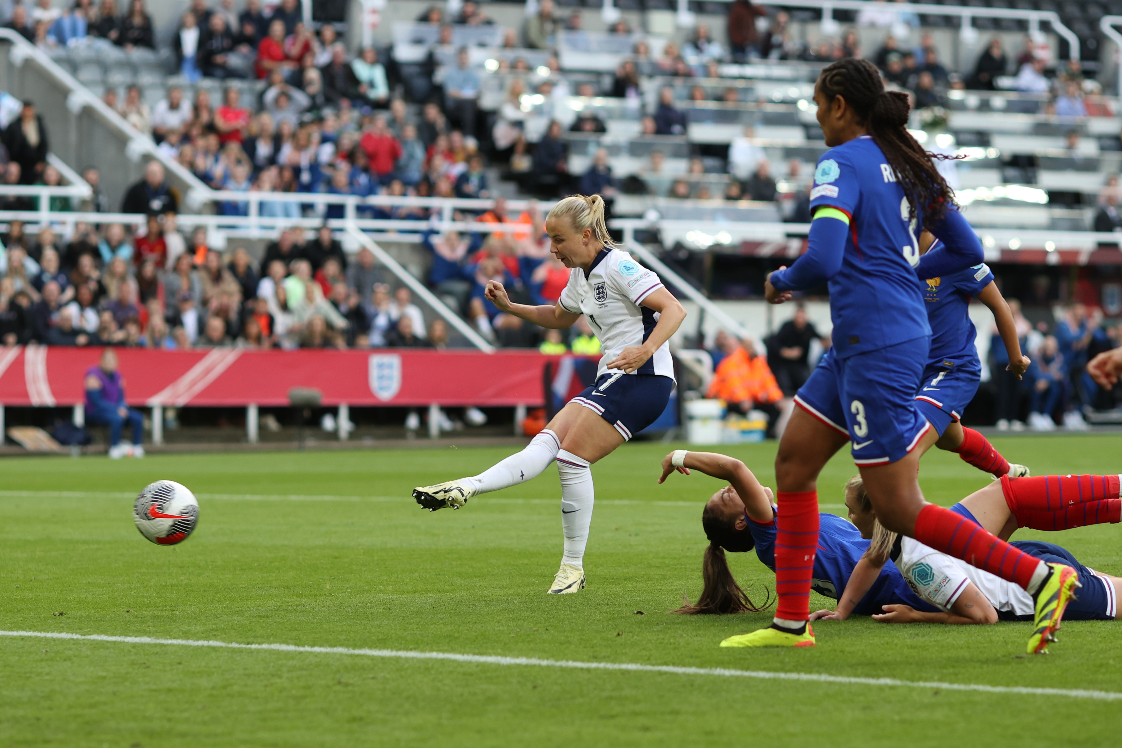 Beth Mead on the scoresheet but Lionesses defeated by France