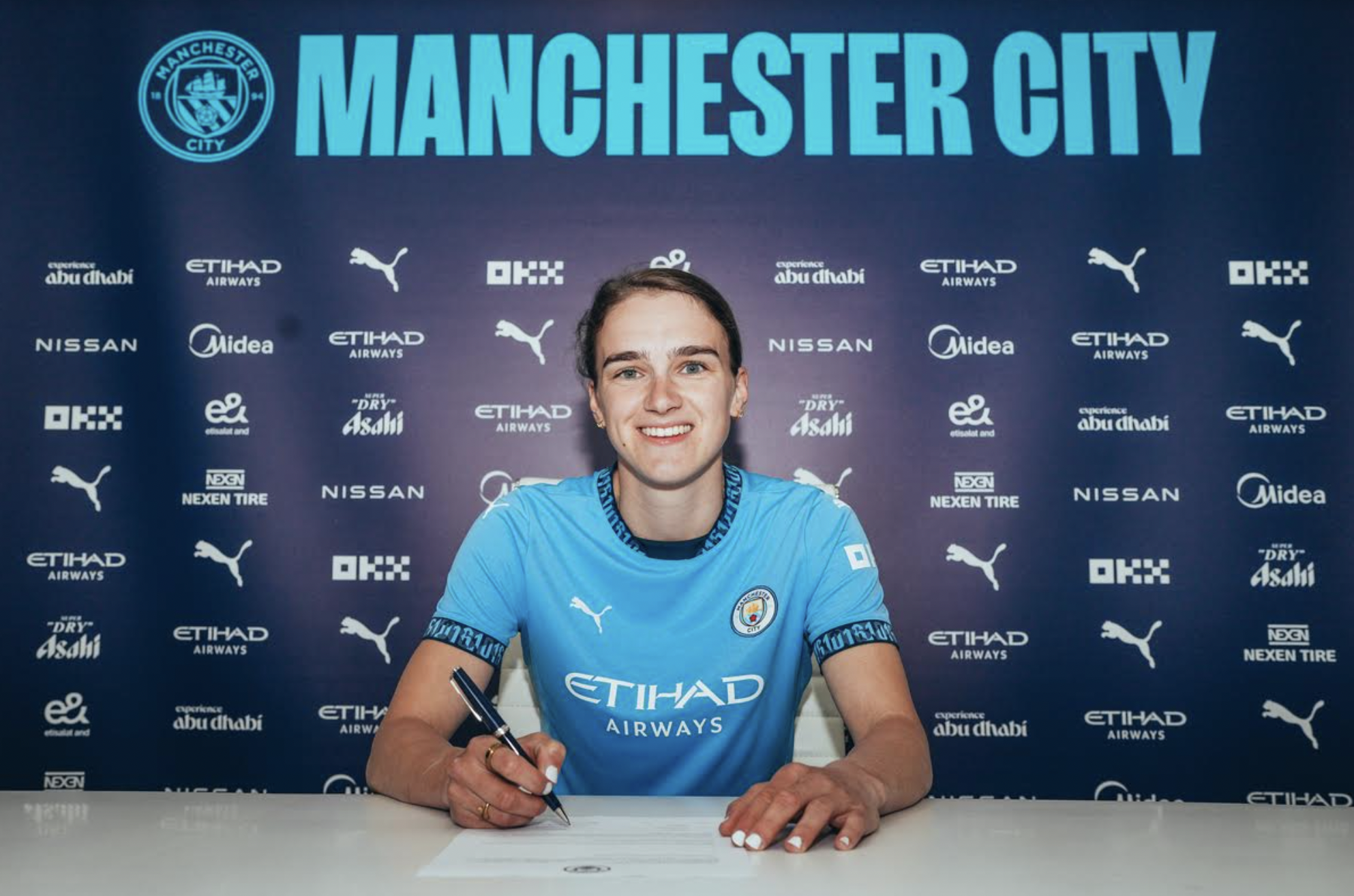 Arsenal legend Vivianne Miedema joins Manchester City