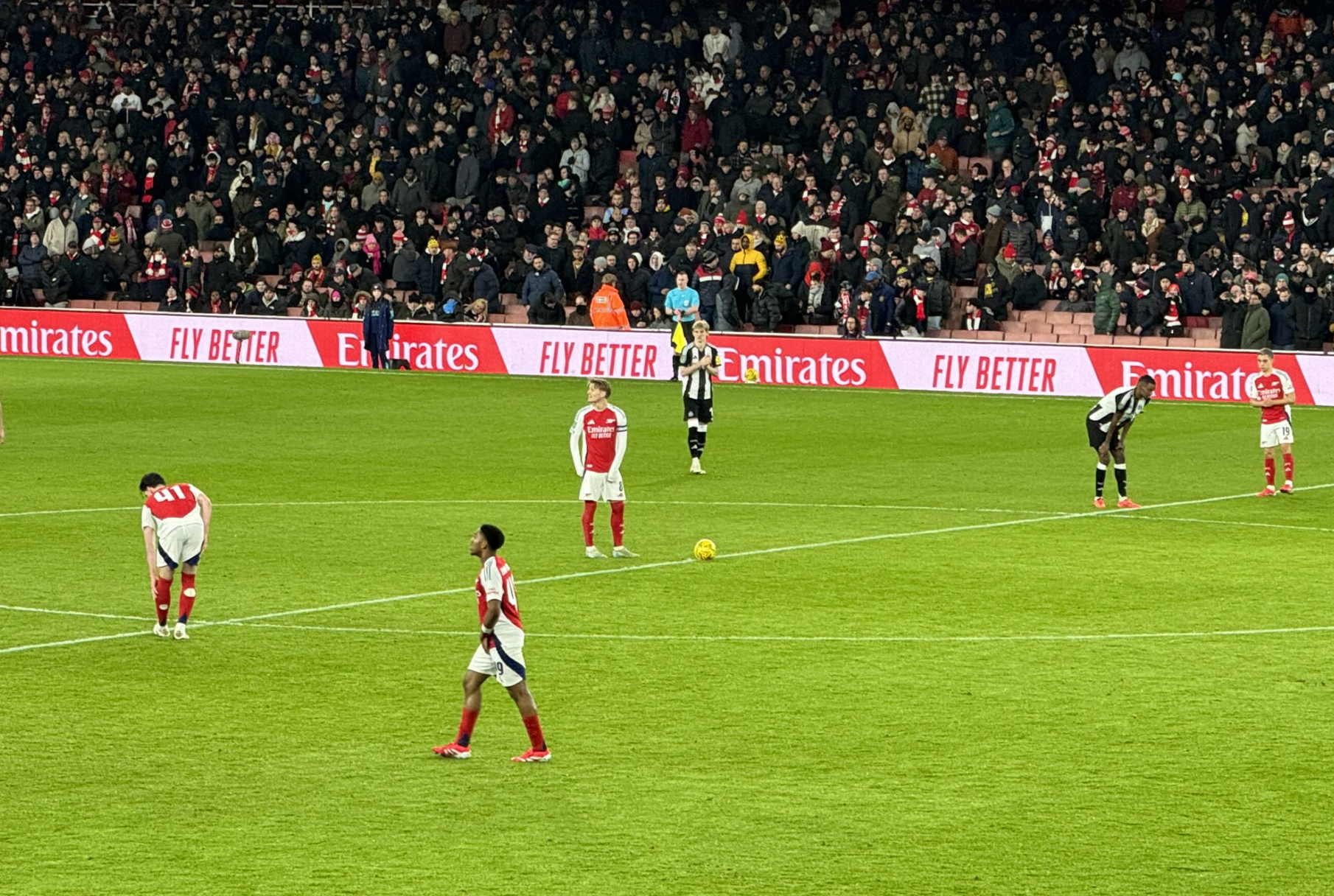 Arsenal 0–2 Newcastle United: Isak and Gordon seal vital semi-final first leg victory for Magpies 