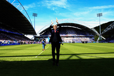 Arsène bows out with a love-in and rare away victory