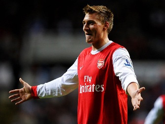 Delusional Bendtner sums Arsenal up