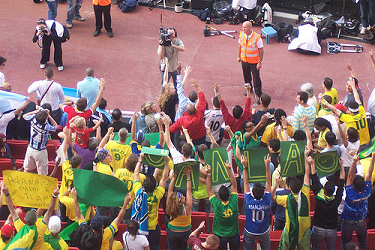 Inconsistent stewarding at Arsenal = angry fans