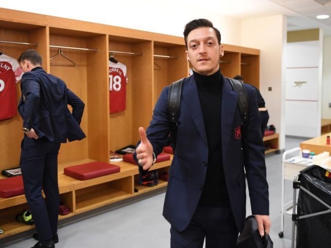 I’m on Emery’s side in the Ozil saga