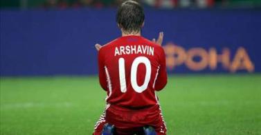 Arsenal secure Arshavin for £10 million and £70k per week wages