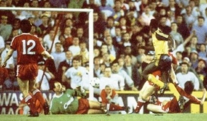 Dine with the heroes of Anfield 89 at Arsenal's stadium