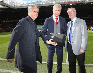 United Say Farewell To Arsène